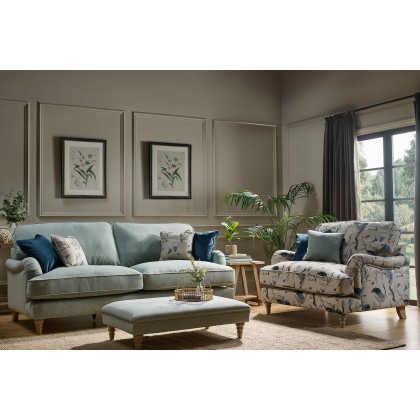 Beatrice Traditional Upholstered Love Chair Beatrice Traditional Upholstered Love Chair