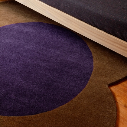 Orla Kiely Flower Spot Chestnut/Violet Rug Orla Kiely Flower Spot Chestnut/Violet Rug