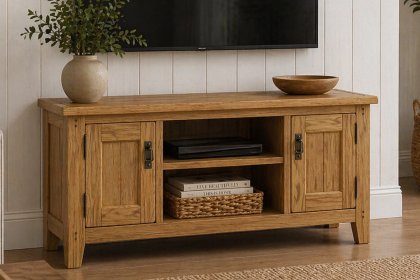 Burford Country Oak 120cm TV Unit Burford Country Oak 120cm TV Unit