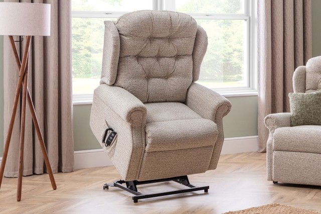 Celebrity Furniture Woburn Standard Cloud Zero Riser Recliner Chair Celebrity Furniture Woburn Standard Cloud Zero Riser Recliner Chair